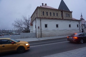 Слушатели МУПИ группы РКИ на выездном занятии в Зарядье.