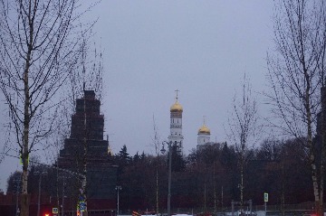 Слушатели МУПИ группы РКИ на выездном занятии в Зарядье.