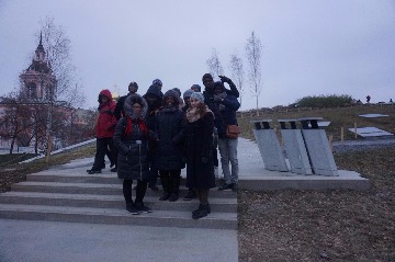 Слушатели МУПИ группы РКИ на выездном занятии в Зарядье.